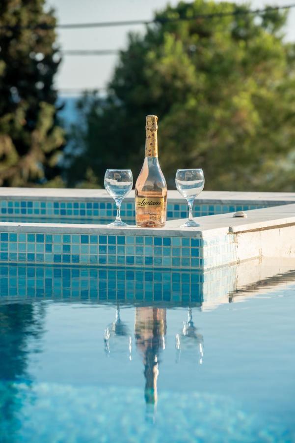 Villa Costamare - Enjoy Lazy Days On The Private Pool-Jacuzzi Pefki Kültér fotó
