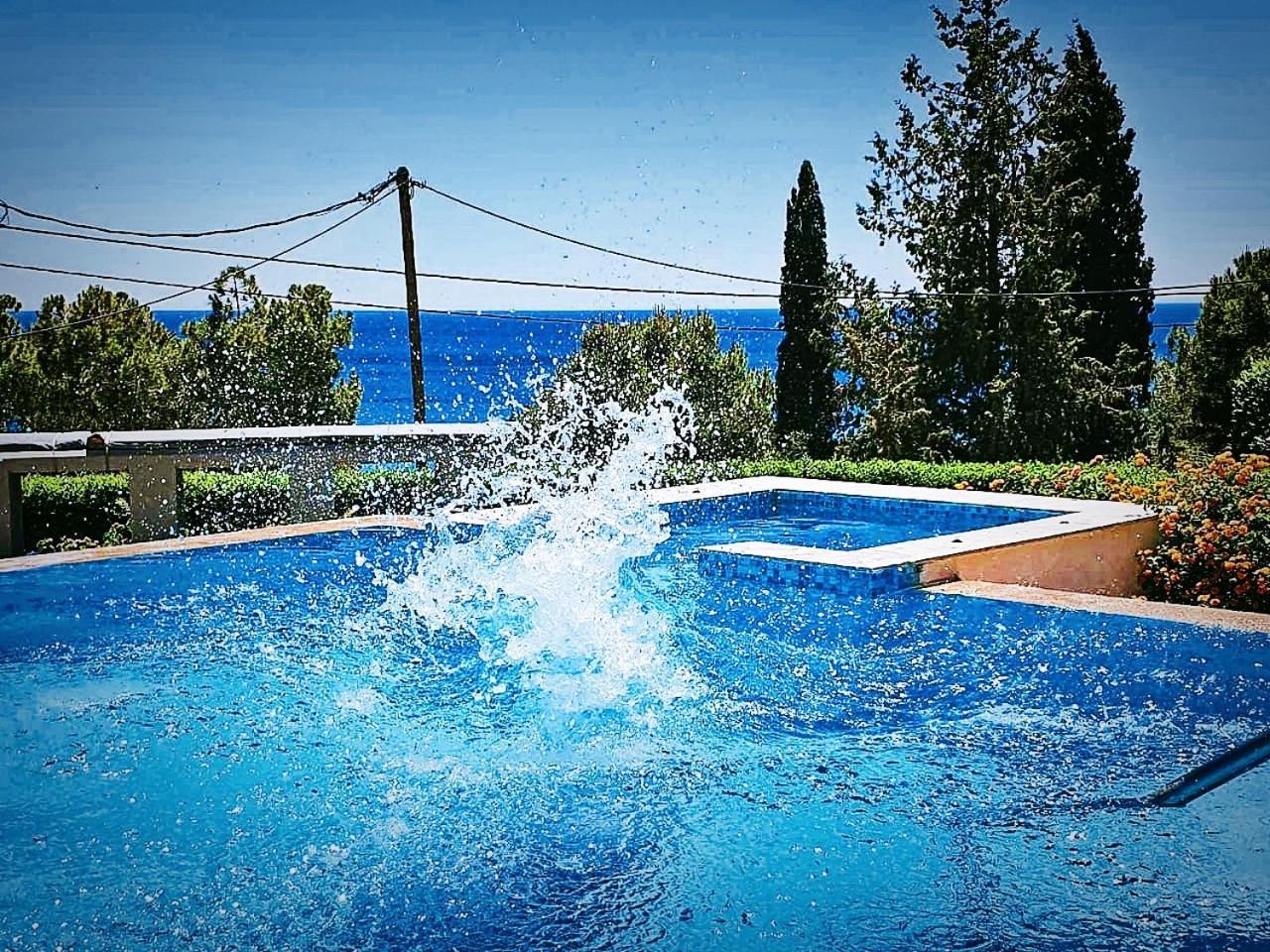 Villa Costamare - Enjoy Lazy Days On The Private Pool-Jacuzzi Pefki Kültér fotó