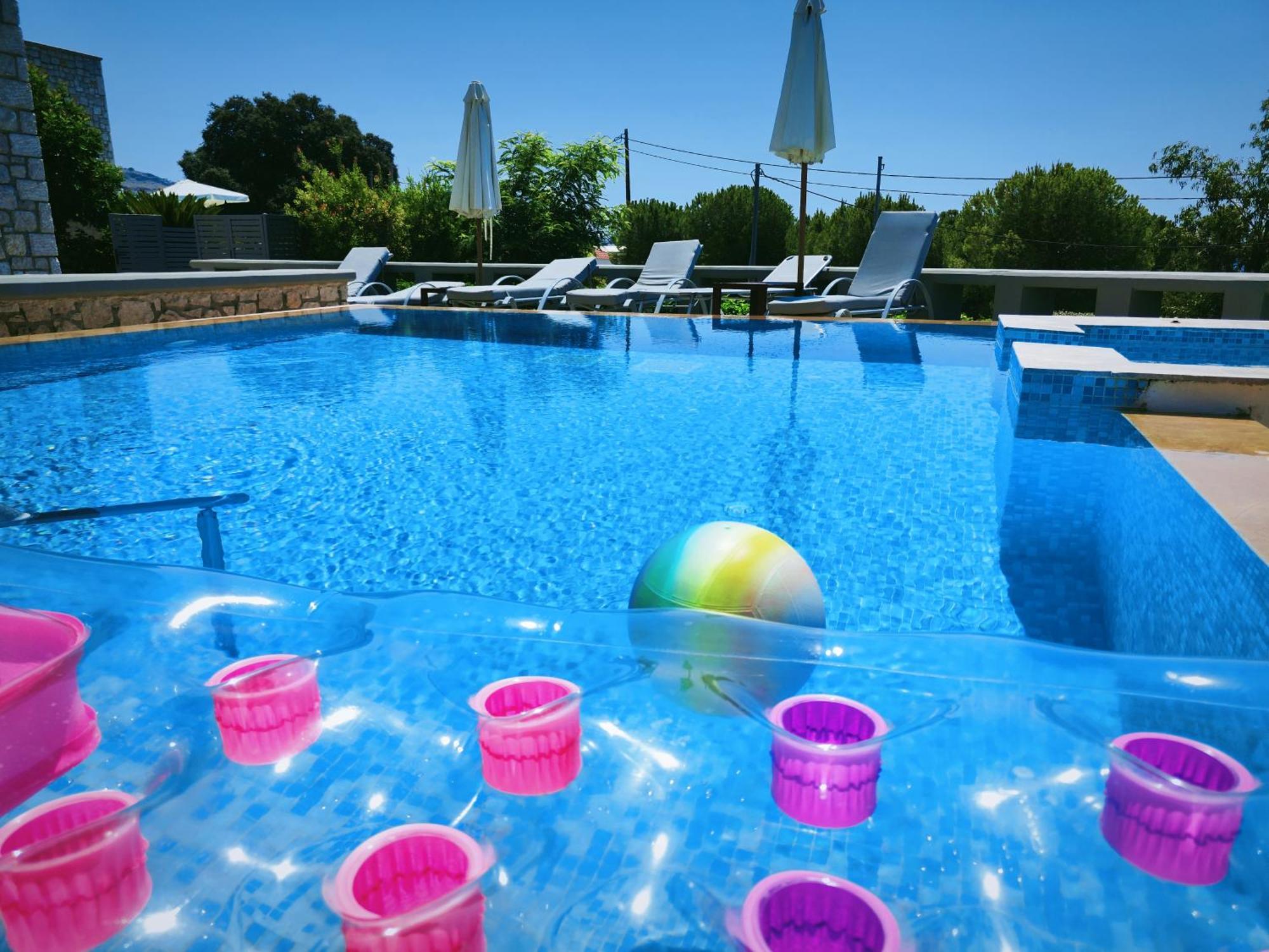 Villa Costamare - Enjoy Lazy Days On The Private Pool-Jacuzzi Pefki Kültér fotó